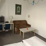 East Side Hotel 2*